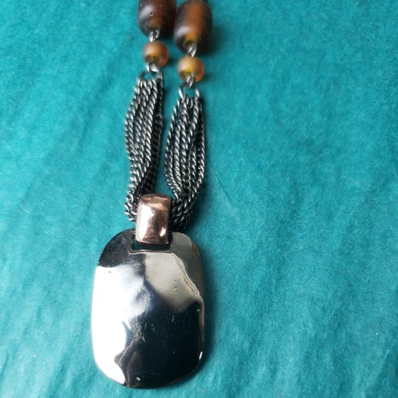 2/15$ Liz Claiborne chain and beads pendant - Picture 2 of 6
